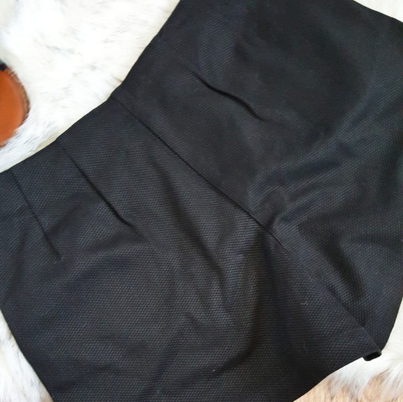 $30⬇️ Boston Proper Black High Rise Shorts - Picture 4 of 5